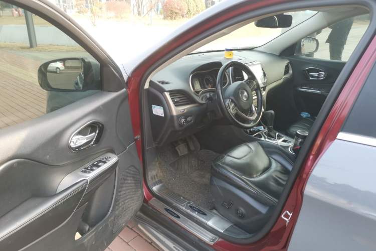 Used Jeep Cherokee 2016 2.4L Leading Edition Driver Seat
