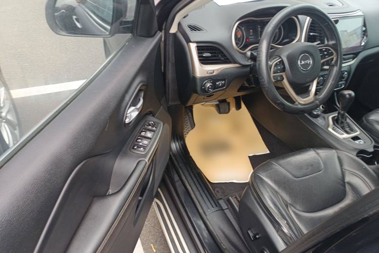 Used Jeep Cherokee 2016 2.4L Professional Edition Driver Seat