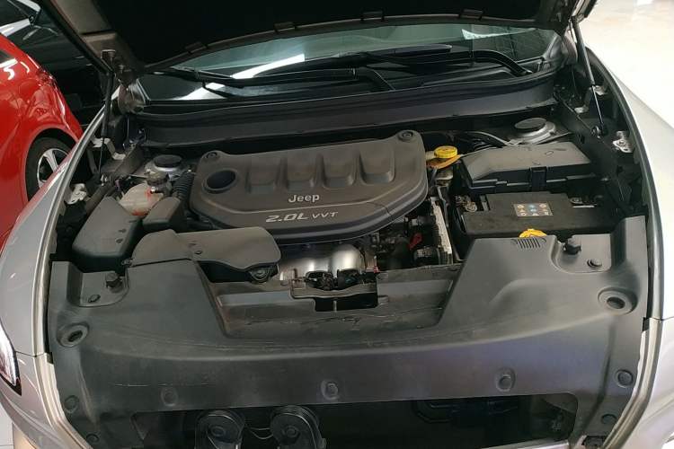 Used Jeep Cherokee 2016 2.0L Superior Edition Engine Bay
