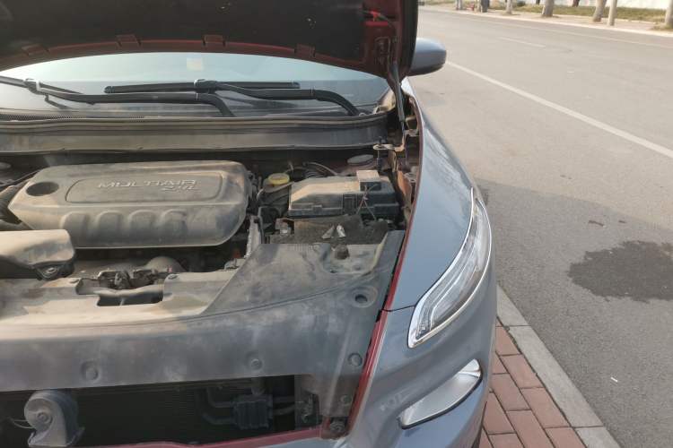 Used Jeep Cherokee 2016 2.4L Leading Edition Engine Bay Left