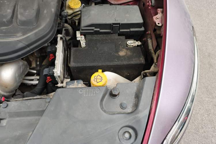 Used Jeep Cherokee 2016 2.0L Superior Edition Engine Bay Left