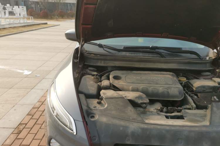Used Jeep Cherokee 2016 2.4L Leading Edition Engine Bay Right