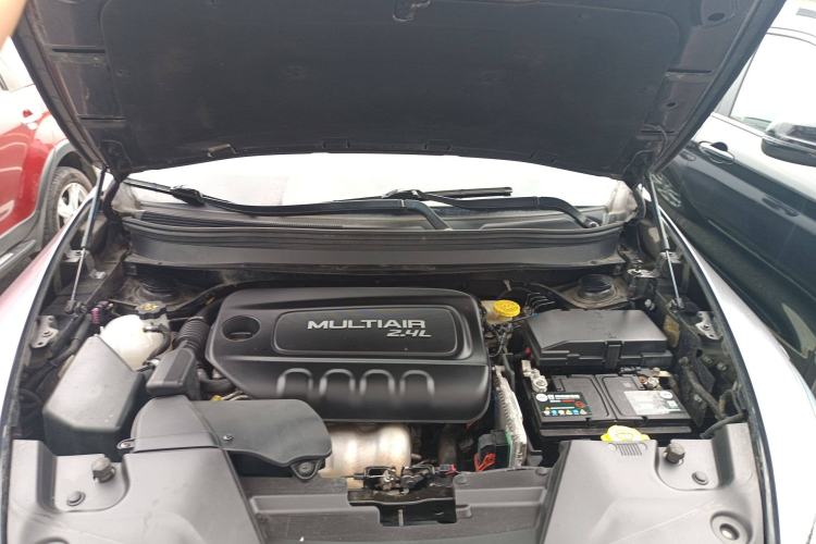 Used Jeep Cherokee 2016 2.4L Professional Edition Engine Bay