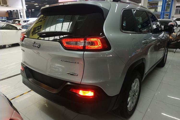 Used Jeep Cherokee 2016 2.0L Superior Edition Exterior 5