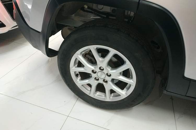 Used Jeep Cherokee 2016 2.0L Superior Edition Exterior 8