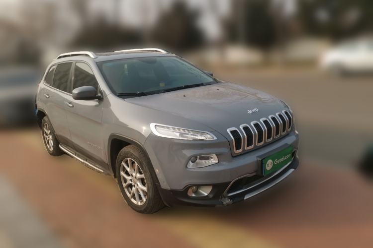 Used Jeep Cherokee 2016 2.4L Leading Edition Front Right 45 Deg
