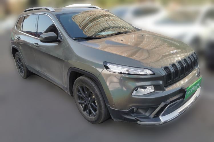 Used Jeep Cherokee 2016 2.4L Leading Edition Front Right 45 Deg