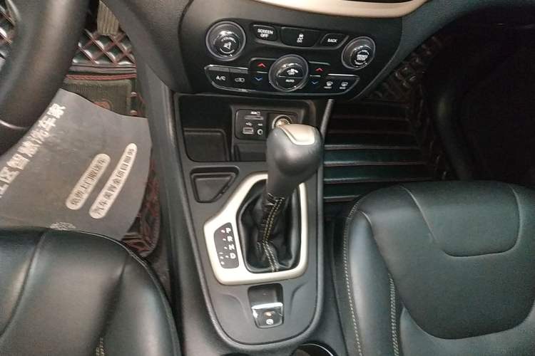 Used Jeep Cherokee 2016 2.0L Superior Edition Gear Lever