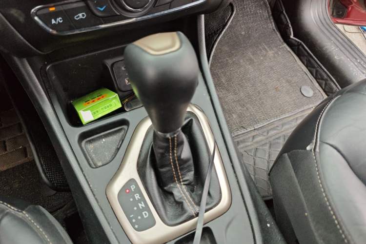 Used Jeep Cherokee 2016 2.0L Superior Edition Gear Lever