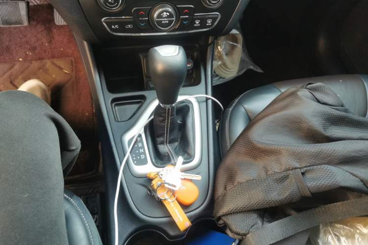 Used Jeep Cherokee 2016 2.4L Leading Edition Gear Lever
