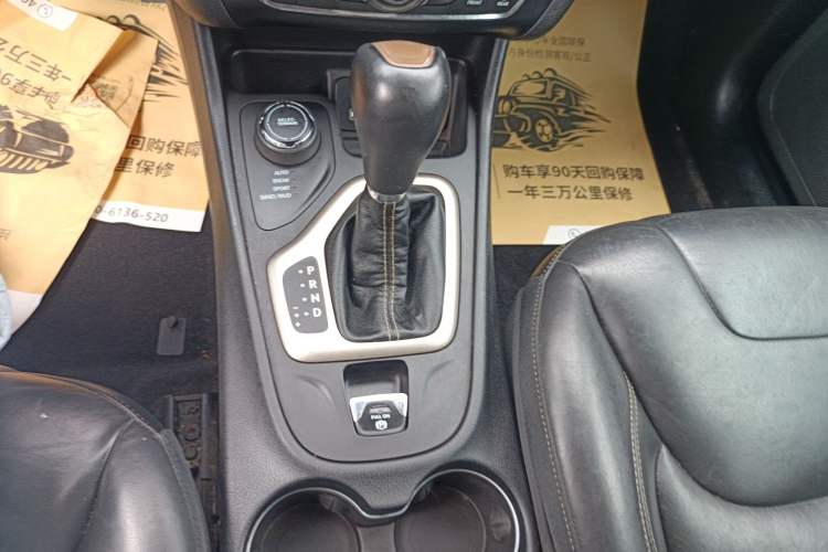 Used Jeep Cherokee 2016 2.4L Professional Edition Gear Lever