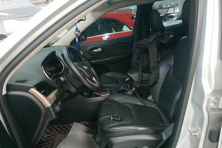 Used Jeep Cherokee 2016 2.0L Superior Edition Left Front Seat