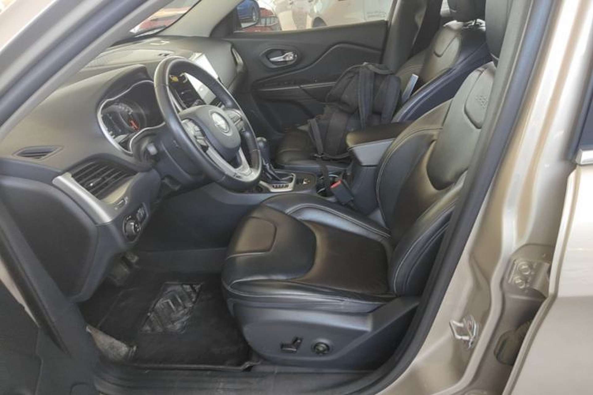 Used Jeep Cherokee 2016 2.4L Leading Edition Left Front Seat