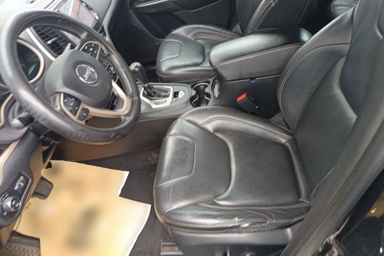 Used Jeep Cherokee 2016 2.4L Professional Edition Left Front Seat