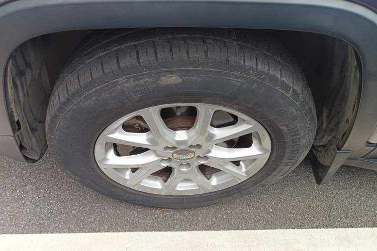 Used Jeep Cherokee 2016 2.4L Professional Edition Left Front Wheel Hub