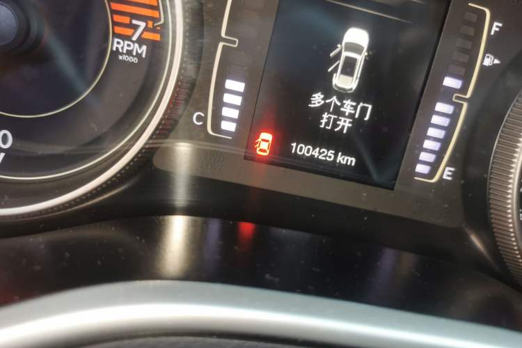 Used Jeep Cherokee 2016 2.4L Leading Edition Odometer Close Up