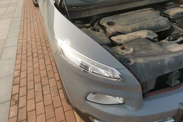Used Jeep Cherokee 2016 2.4L Leading Edition Right Front Headlight
