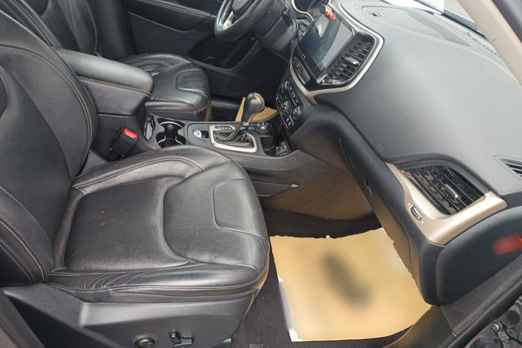 Used Jeep Cherokee 2016 2.4L Professional Edition Right Front Seat