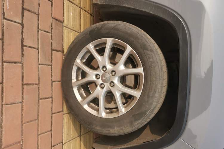 Used Jeep Cherokee 2016 2.4L Leading Edition Right Front Wheel Hub