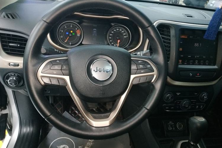Used Jeep Cherokee 2016 2.0L Superior Edition Steering Wheel
