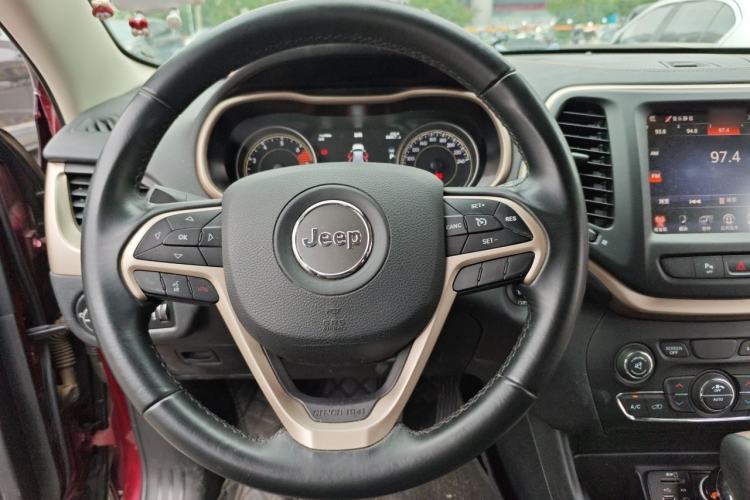 Used Jeep Cherokee 2016 2.0L Superior Edition Steering Wheel