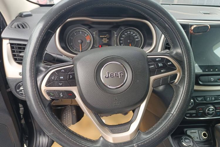 Used Jeep Cherokee 2016 2.4L Professional Edition Steering Wheel
