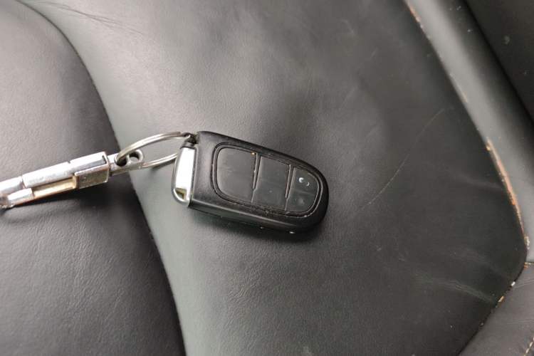 Used Jeep Cherokee 2016 2.0L Superior Edition Vehicle Key