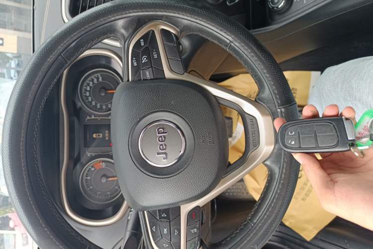 Used Jeep Cherokee 2016 2.4L Professional Edition Vehicle Key
