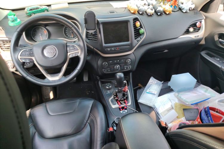 Used Jeep Cherokee 2016 2.4L Superior Edition Center Console