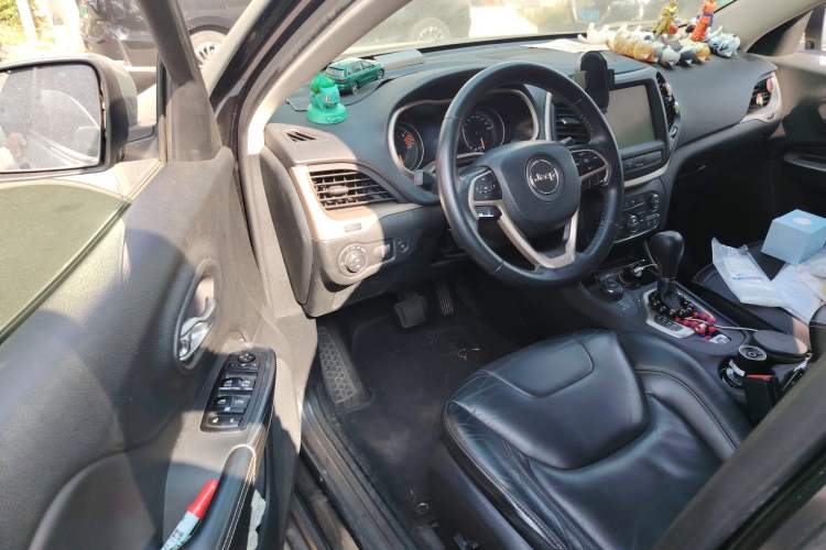 Used Jeep Cherokee 2016 2.4L Superior Edition Driver Seat