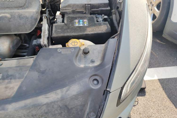 Used Jeep Cherokee 2016 2.4L Superior Edition Engine Bay Left