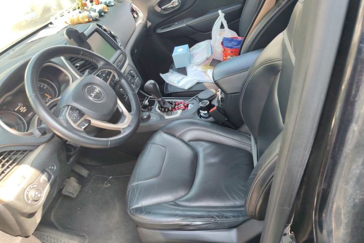 Used Jeep Cherokee 2016 2.4L Superior Edition Left Front Seat