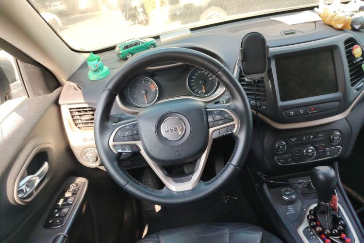 Used Jeep Cherokee 2016 2.4L Superior Edition Steering Wheel
