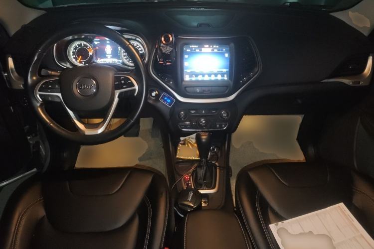 Used Jeep Cherokee 2016 2.0L Superior Edition Center Console