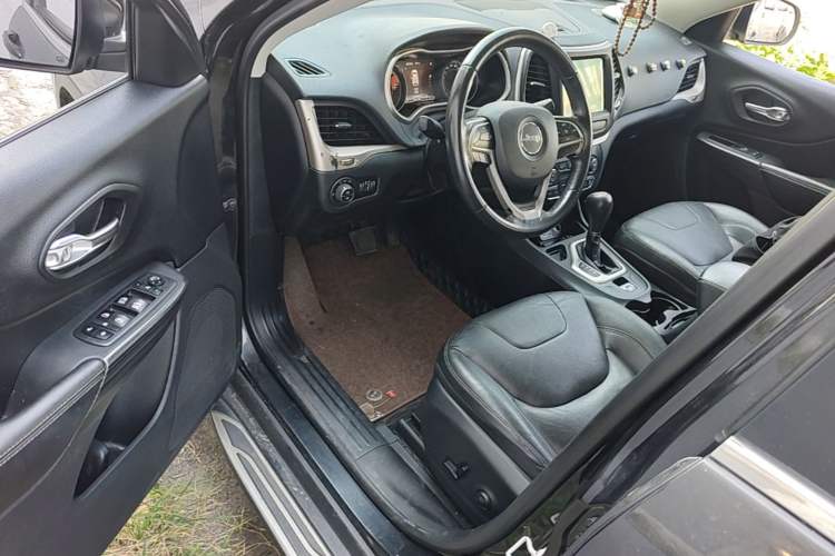 Used Jeep Cherokee 2016 2.4L Leading Smart Version Driver Seat