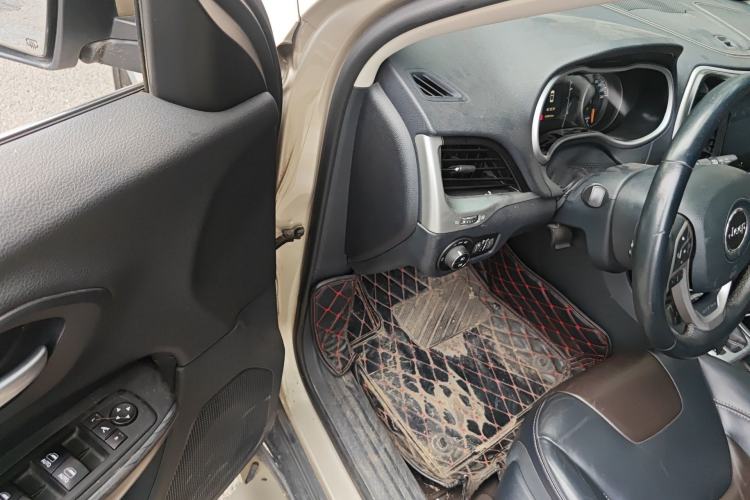 Used Jeep Cherokee 2016 2.4L Leading Edition Driver Seat
