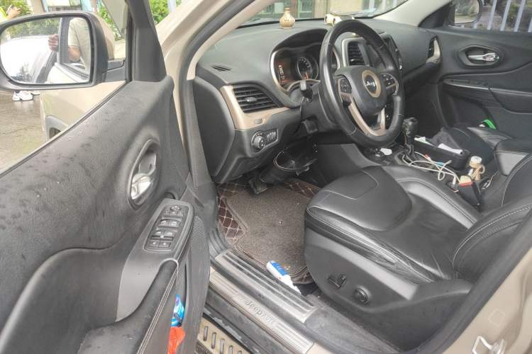 Used Jeep Cherokee 2016 2.4L Professional Edition Driver Seat