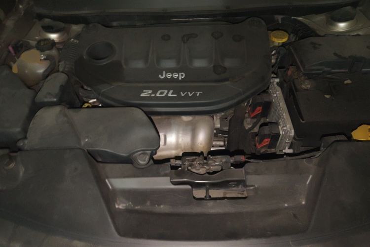 Used Jeep Cherokee 2016 2.0L Superior Edition Engine Bay
