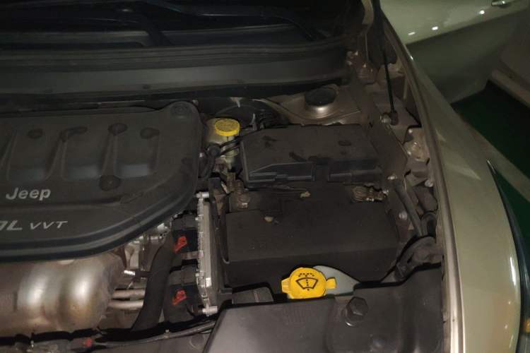 Used Jeep Cherokee 2016 2.0L Superior Edition Engine Bay Left