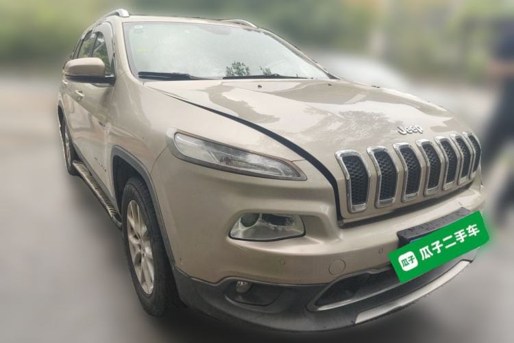 Used Jeep Cherokee 2016 2.4L Professional Edition Front Right 45 Deg