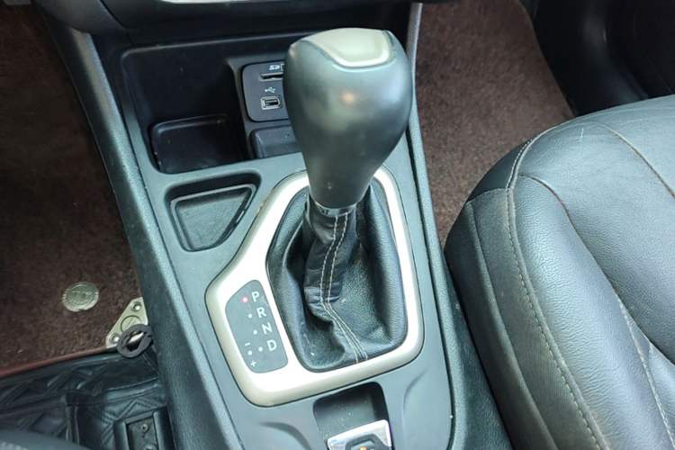 Used Jeep Cherokee 2016 2.4L Leading Smart Version Gear Lever