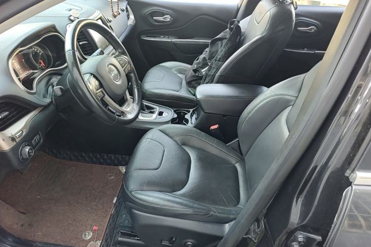 Used Jeep Cherokee 2016 2.4L Leading Smart Version Left Front Seat