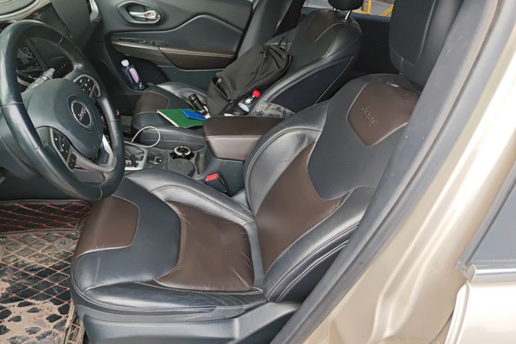 Used Jeep Cherokee 2016 2.4L Leading Edition Left Front Seat