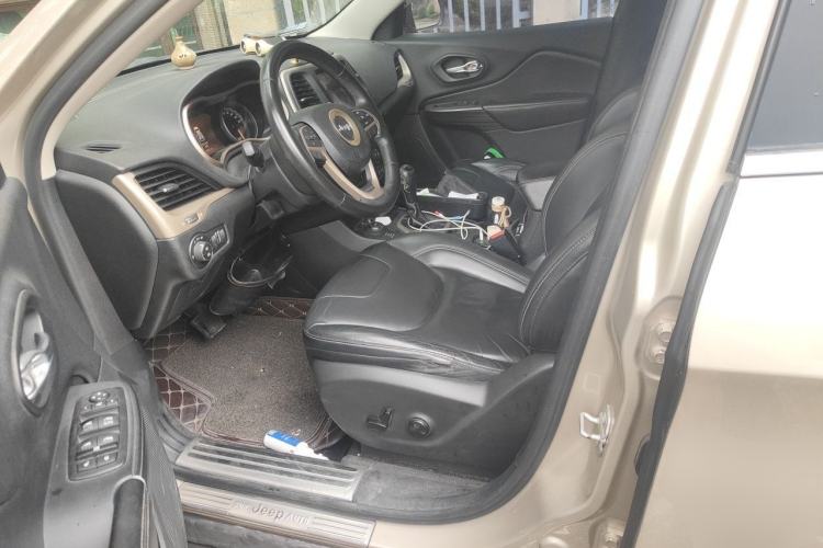 Used Jeep Cherokee 2016 2.4L Professional Edition Left Front Seat