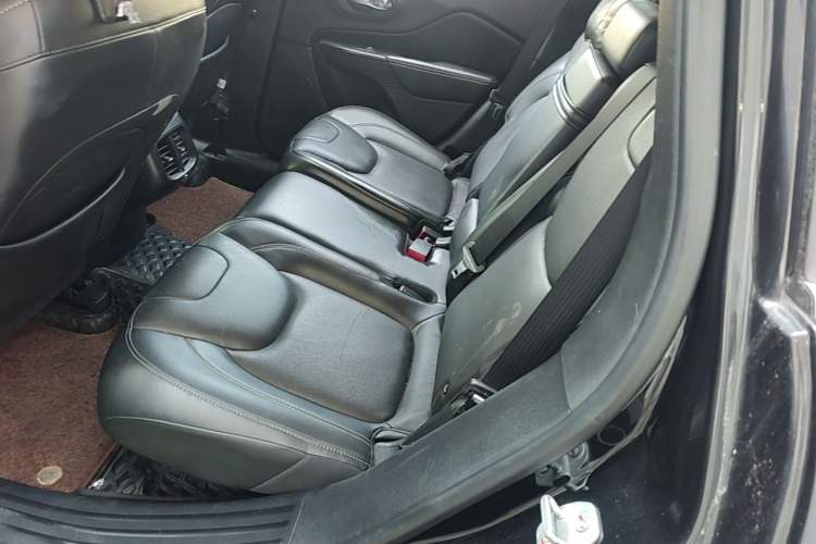 Used Jeep Cherokee 2016 2.4L Leading Smart Version Left Rear Seat