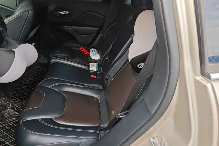 Used Jeep Cherokee 2016 2.4L Leading Edition Left Rear Seat