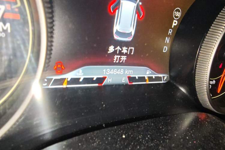 Used Jeep Cherokee 2016 2.0L Superior Edition Odometer Close Up