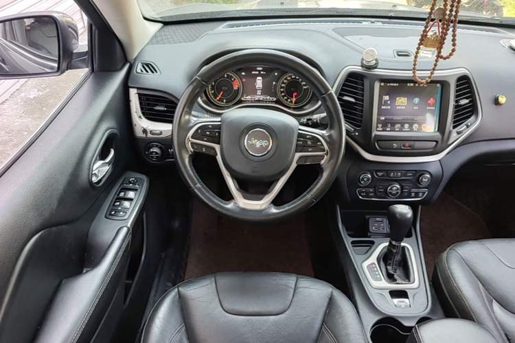 Used Jeep Cherokee 2016 2.4L Leading Smart Version Steering Wheel