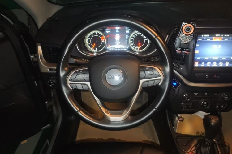 Used Jeep Cherokee 2016 2.0L Superior Edition Steering Wheel