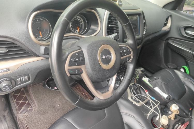 Used Jeep Cherokee 2016 2.4L Professional Edition Steering Wheel